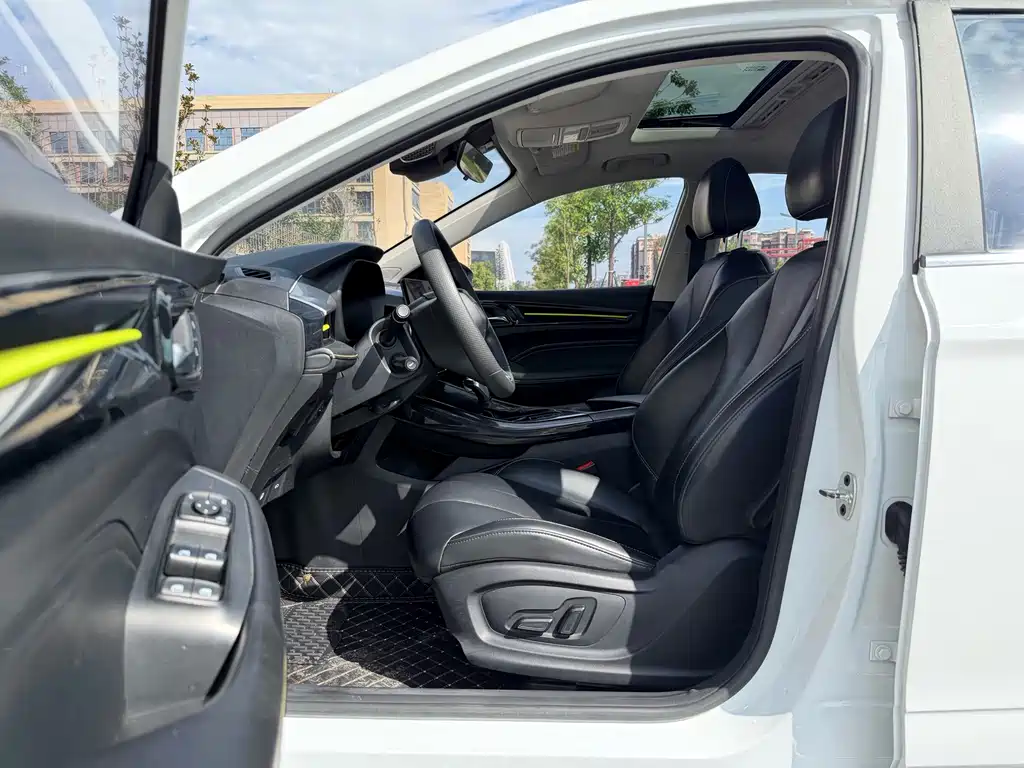 Roewe i5 1.5 L CVT Stellar
