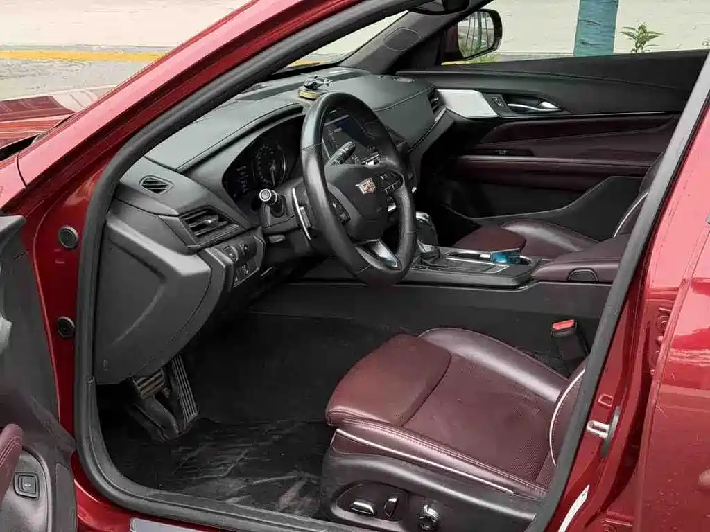 Cadillac CT4 28 T Distinguished