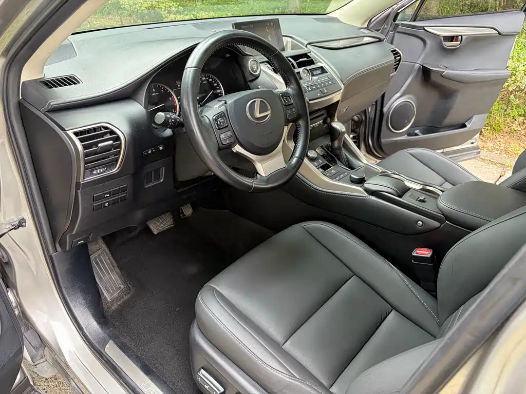 Lexus NX 200 t AWD Sharp Style