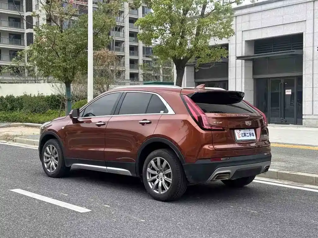 Cadillac XT4 28 T 2 WD Leading