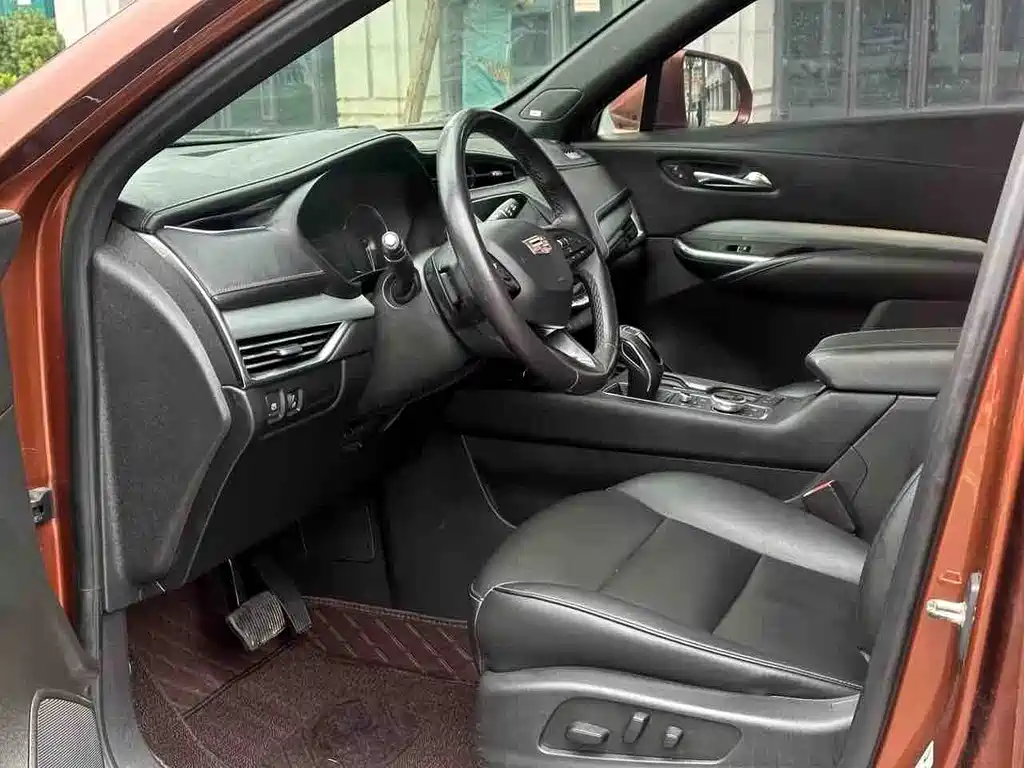 Cadillac XT4 28 T 2 WD Leading
