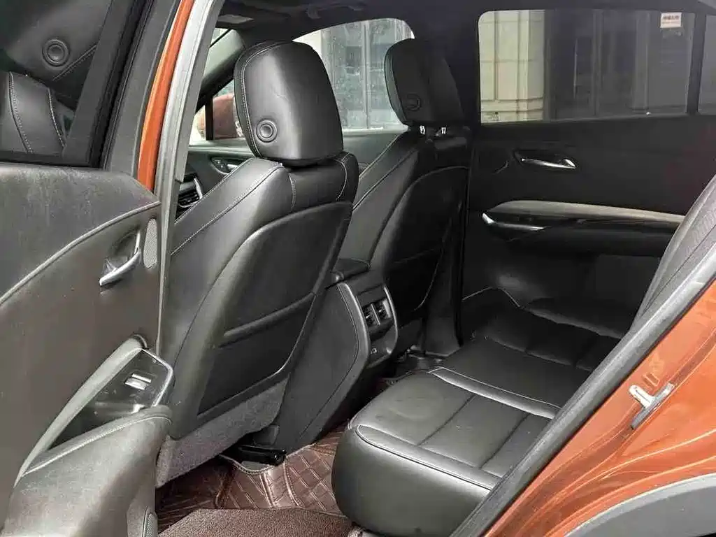 Cadillac XT4 28 T 2 WD Leading
