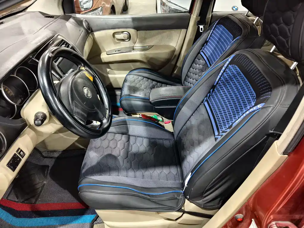 Livina 1.6 L Auto
