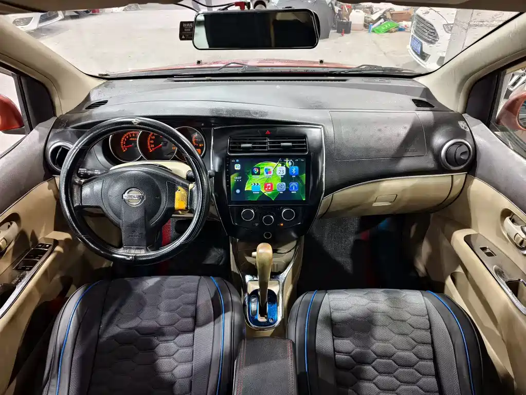 Livina 1.6 L Auto