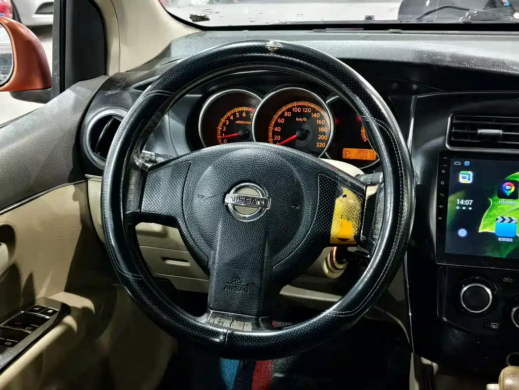 Livina 1.6 L Auto