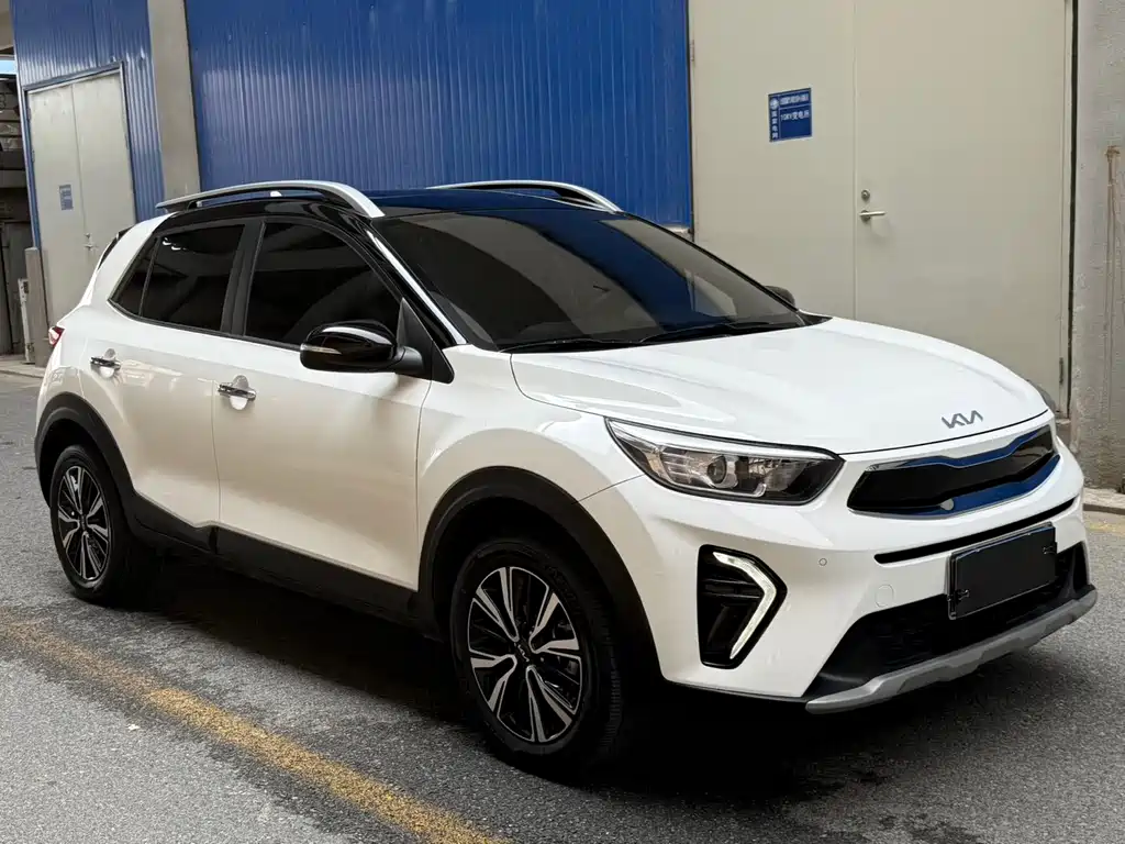 Stonic 1.4 L CVT Fun Enjoyment Sunroof