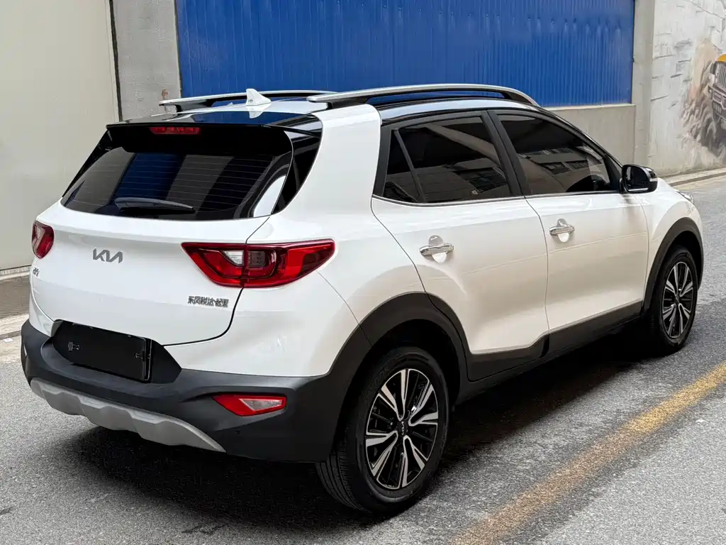 Stonic 1.4 L CVT Fun Enjoyment Sunroof