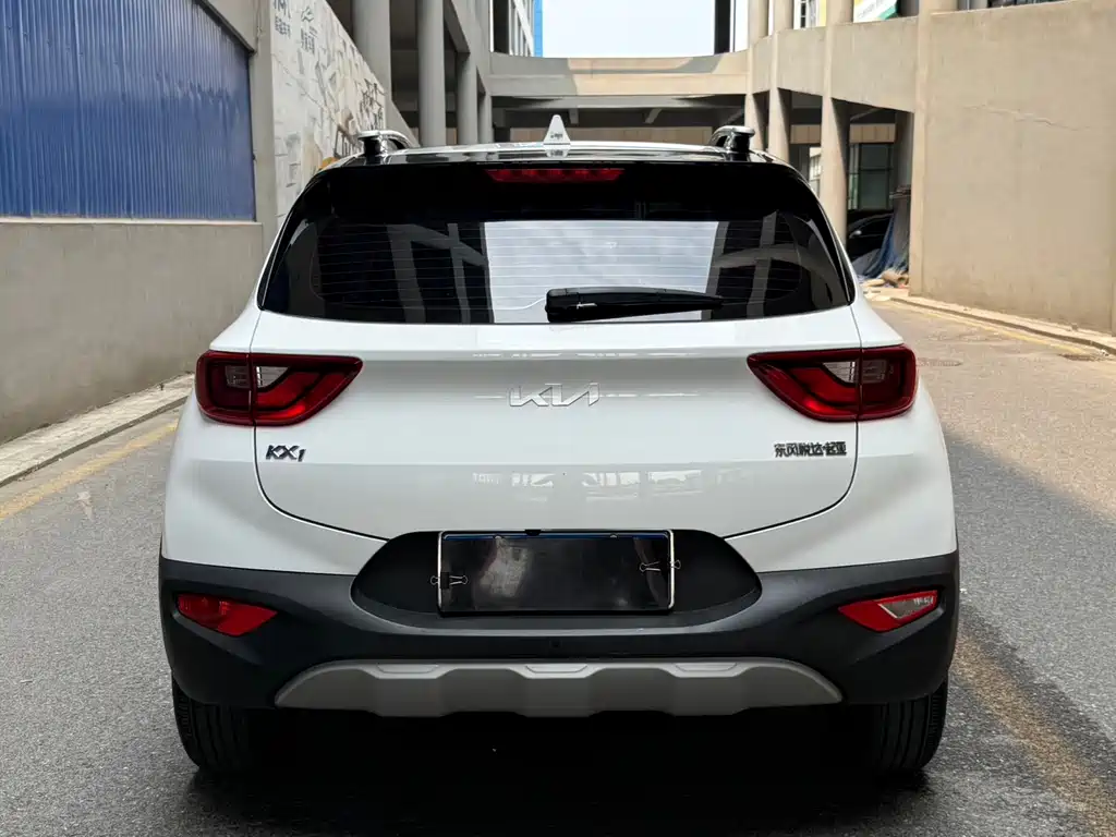 Stonic 1.4 L CVT Fun Enjoyment Sunroof
