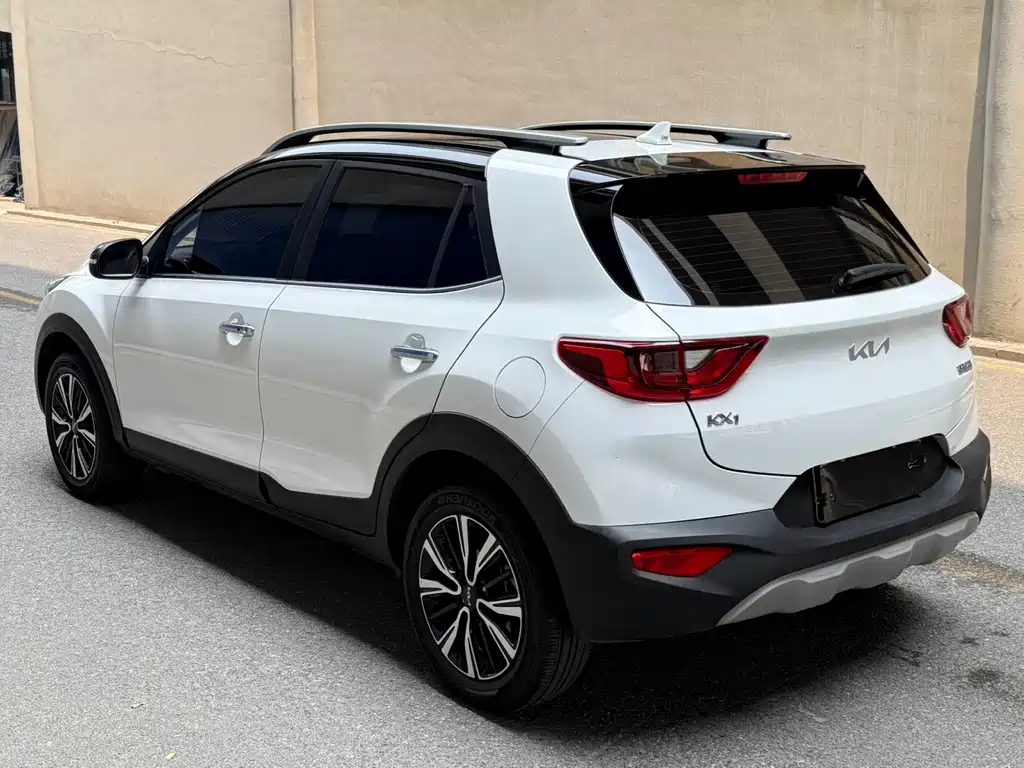 Stonic 1.4 L CVT Fun Enjoyment Sunroof