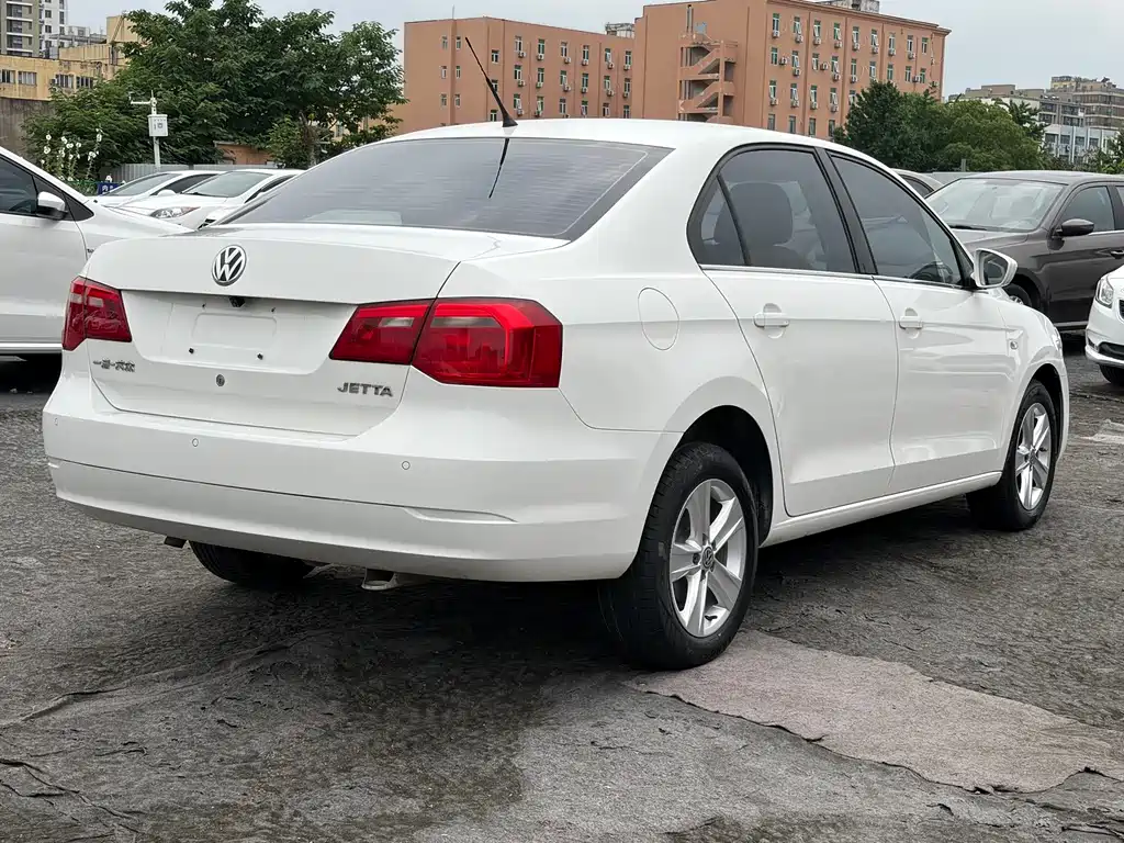 Jetta 1.6 L Auto Luxury