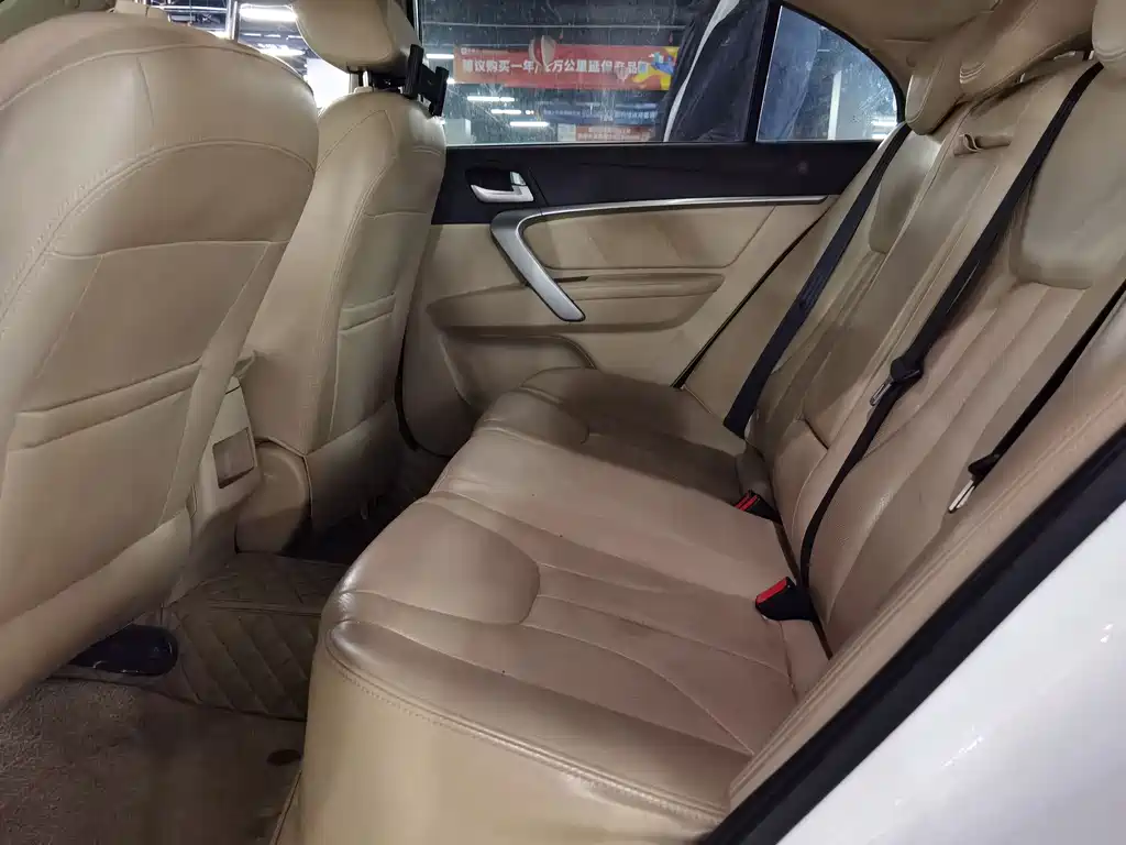 Emgrand Sedan Million 1.5 L CVT Luxury