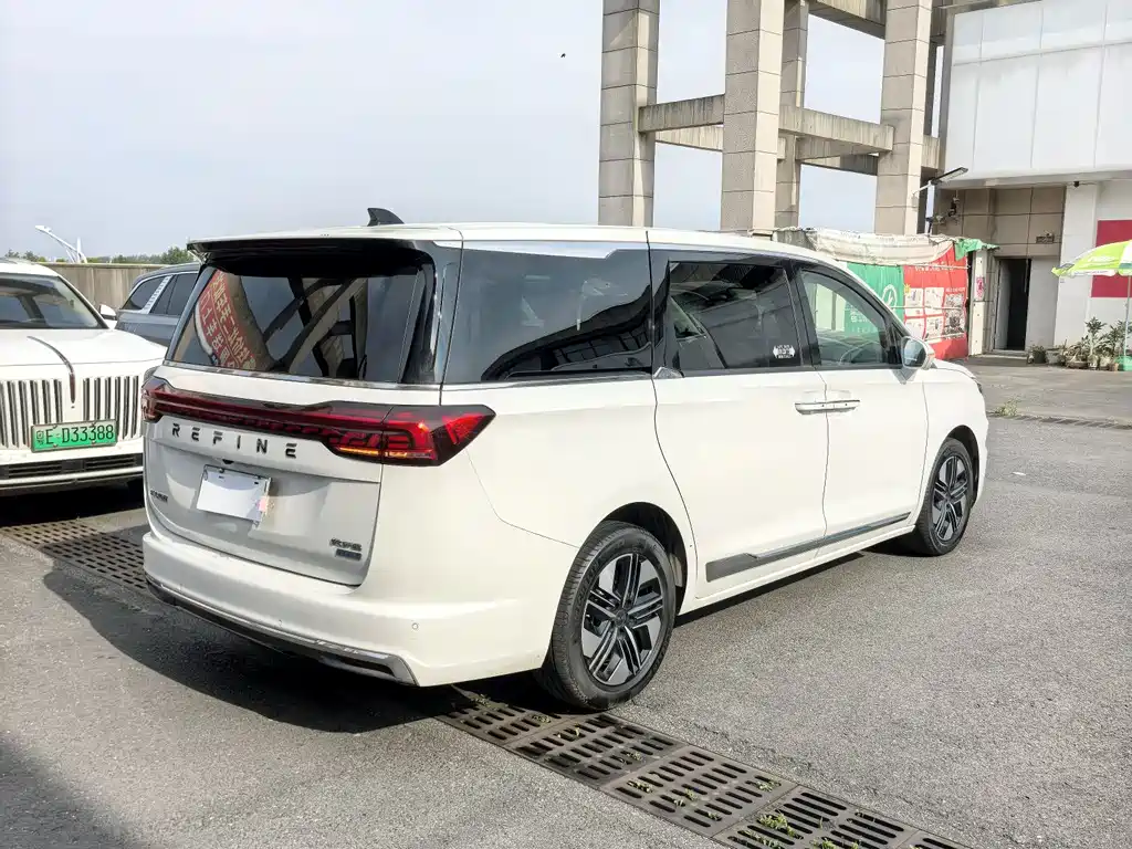 Refine RF8 PHEV 瑞风RF8 PHEV 2024款 鸿蒙版 1.5 T 150 KM 旗舰型 磷酸铁锂