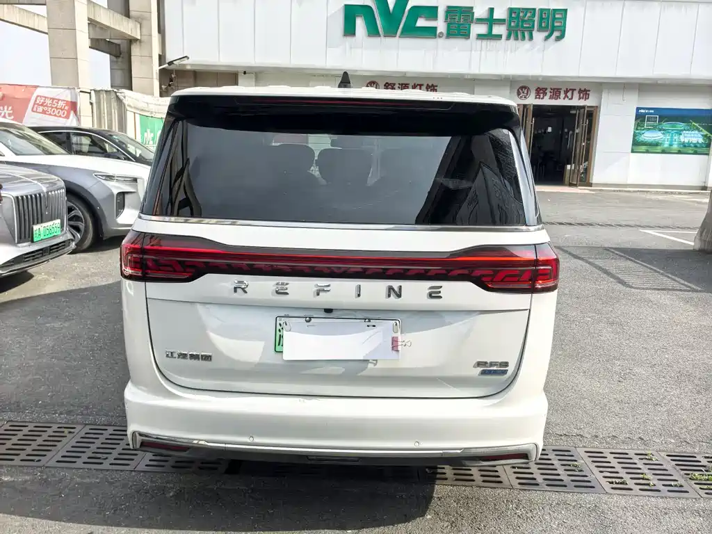 Refine RF8 PHEV 瑞风RF8 PHEV 2024款 鸿蒙版 1.5 T 150 KM 旗舰型 磷酸铁锂