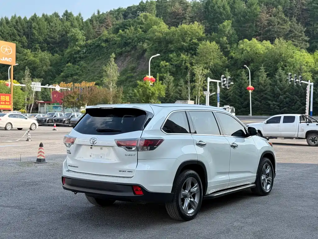 Highlander 2.0 T 4 WD Luxury 7-seat