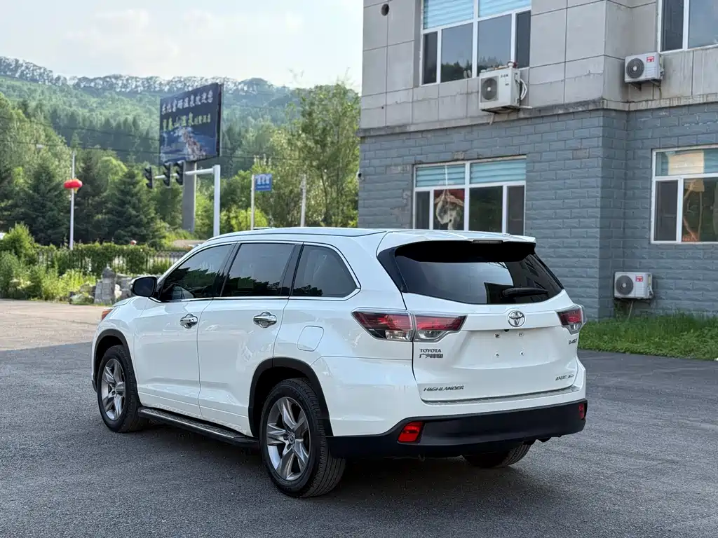 Highlander 2.0 T 4 WD Luxury 7-seat