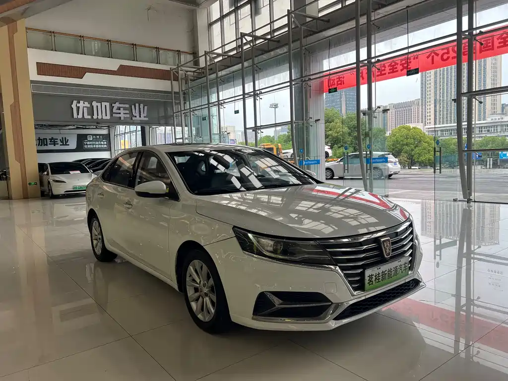 Roewe i6 NEV 45 T Hybrid Connected Smart Enjoyment