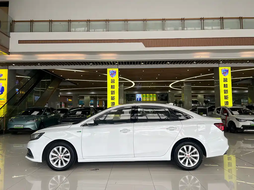 Roewe i6 NEV 45 T Hybrid Connected Smart Enjoyment