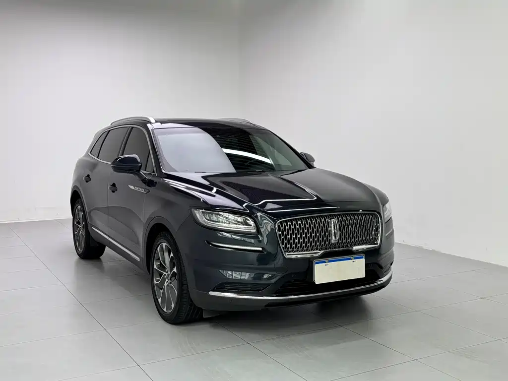 Nautilus 2.0 T 4 WD Premium