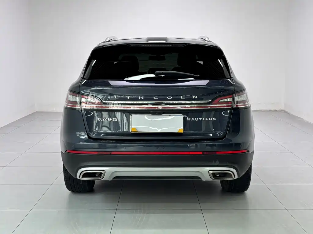 Nautilus 2.0 T 4 WD Premium