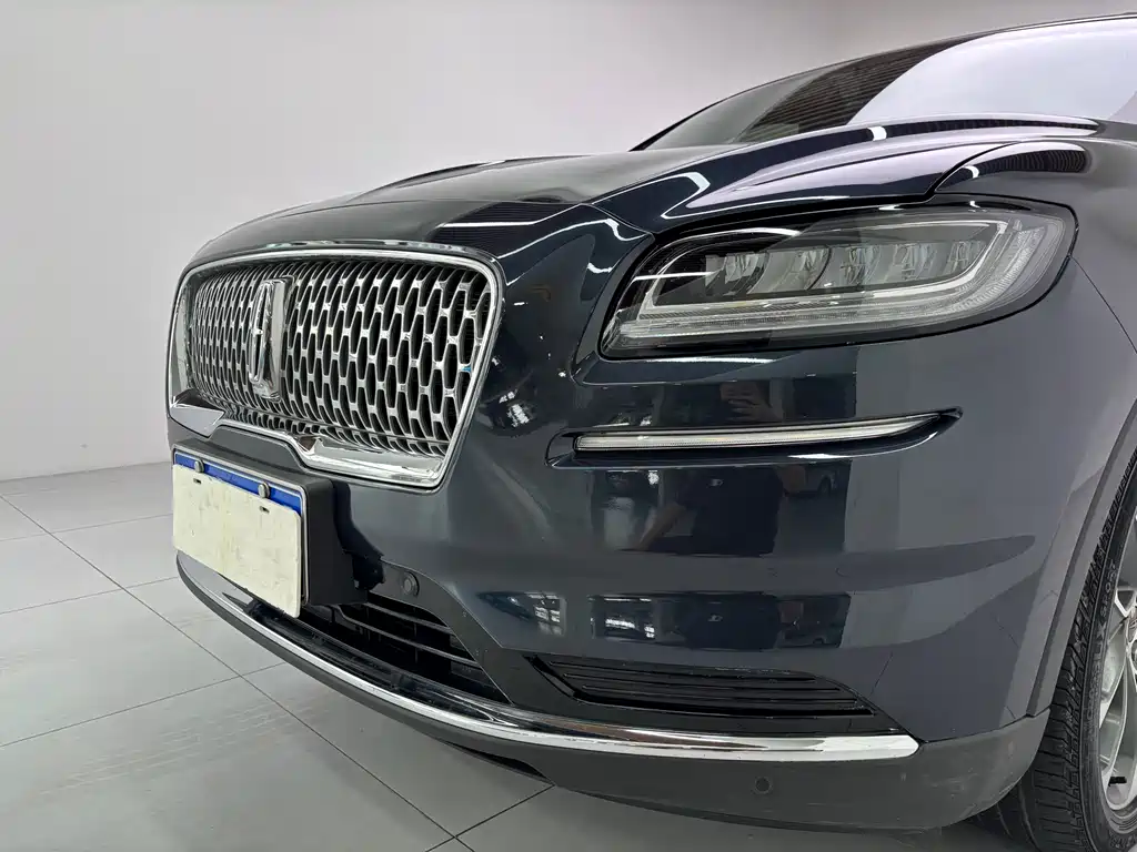 Nautilus 2.0 T 4 WD Premium