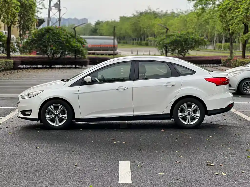 Focus Sedan 1.6 L Auto Comfort