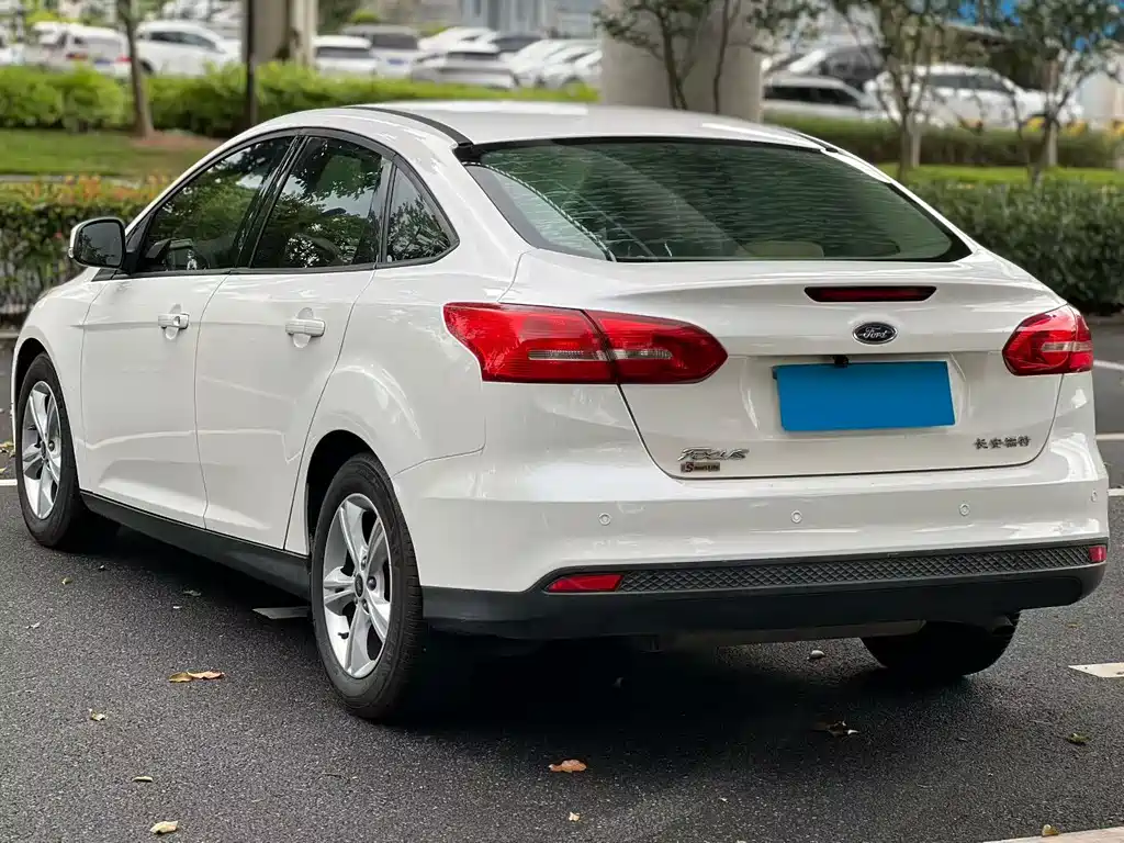 Focus Sedan 1.6 L Auto Comfort