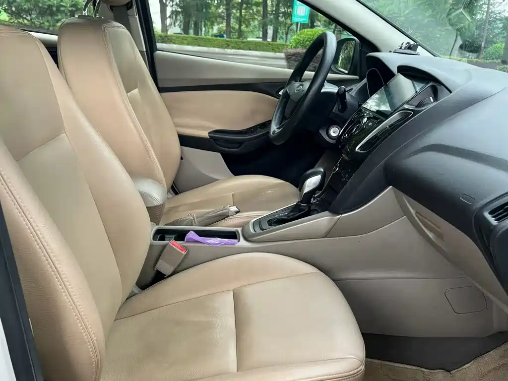 Focus Sedan 1.6 L Auto Comfort