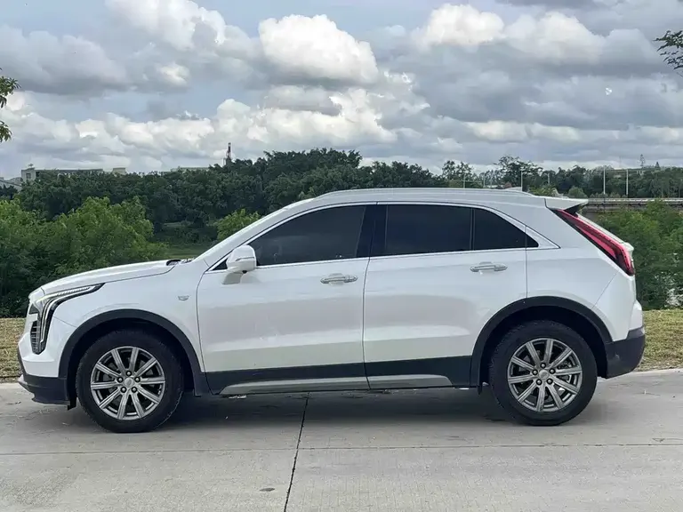 Cadillac XT4 28 T 2 WD Leading