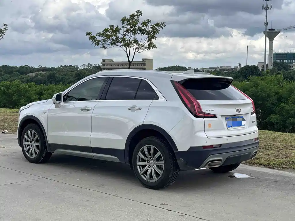 Cadillac XT4 28 T 2 WD Leading
