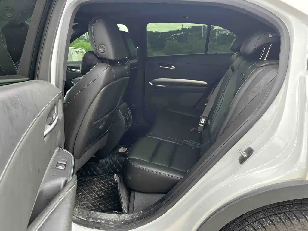 Cadillac XT4 28 T 2 WD Leading