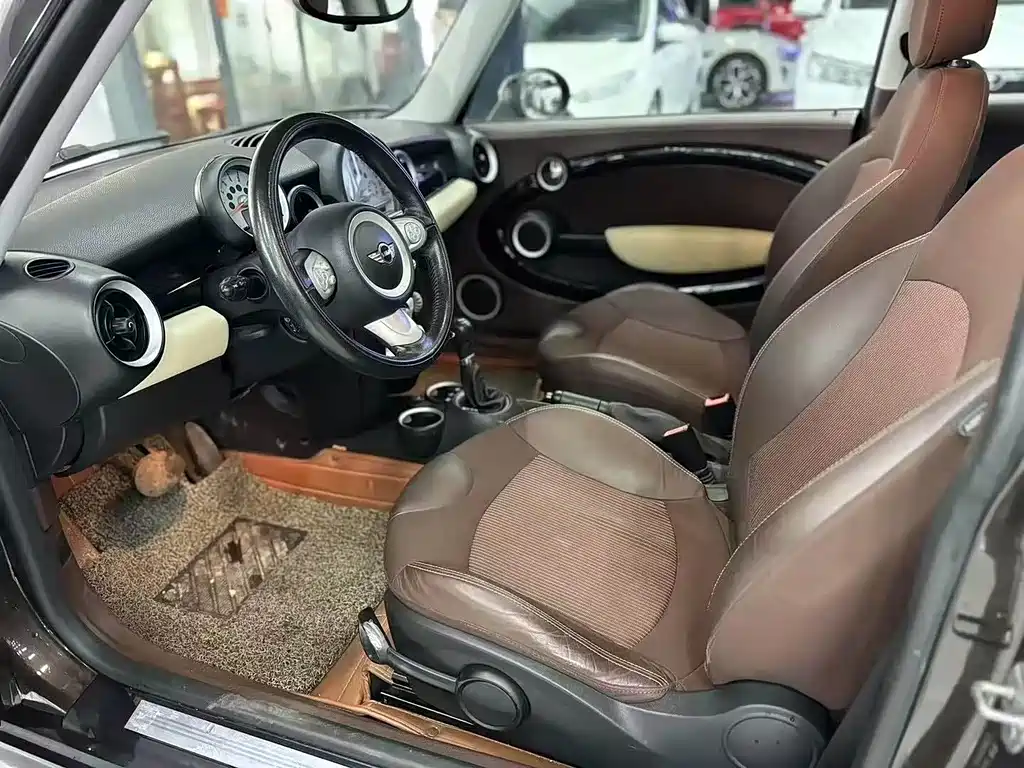 MINI CLUBMAN 1.6 L COOPER Cheer