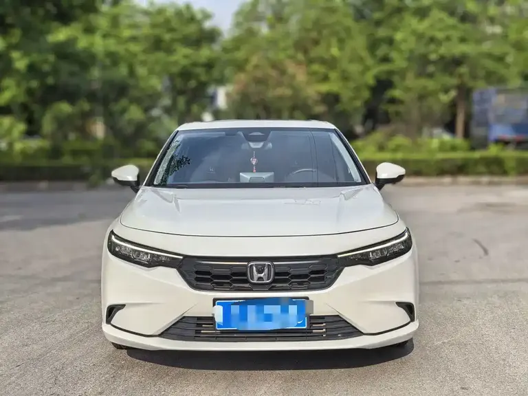 Honda Integra 240 TURBO CVT Leading