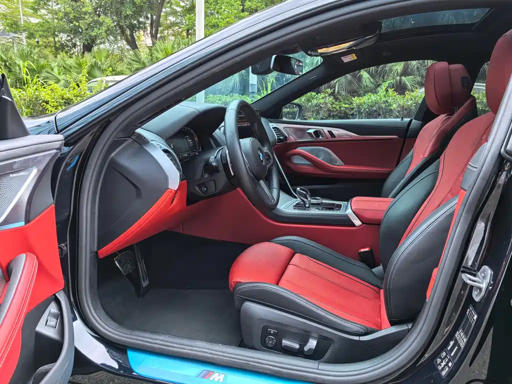 BMW 8 Series 840 i xDrive 4-door Coupe M Sport Package