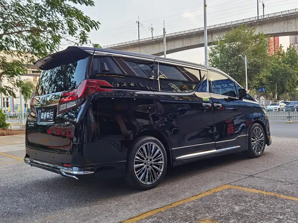 Alphard 3.5 L Distinguished