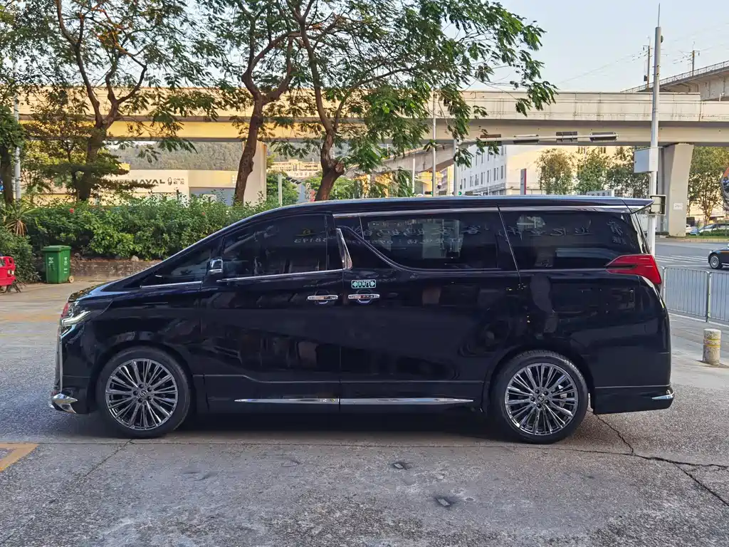 Alphard 3.5 L Distinguished
