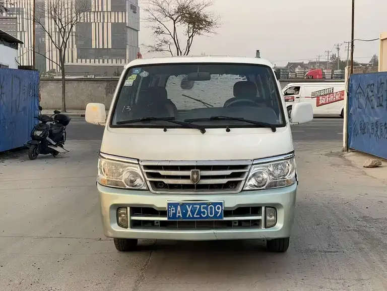 Jinbei Hiace 2.0 L Luxury V19