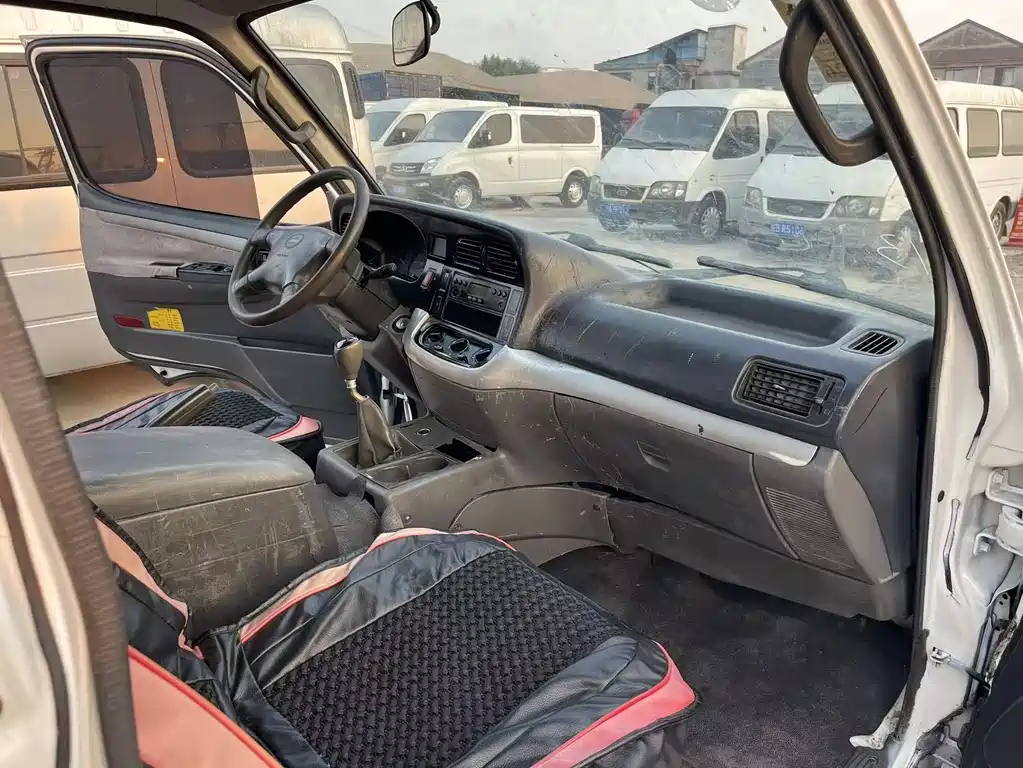 Jinbei Hiace 2.0 L Luxury V19