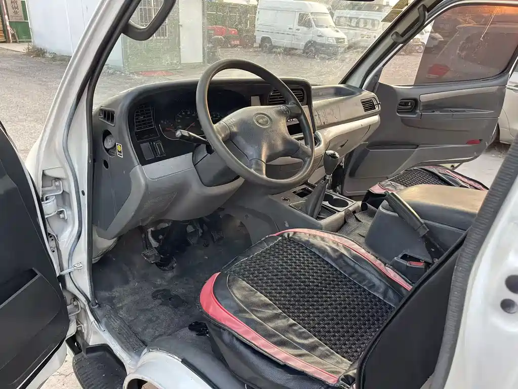 Jinbei Hiace 2.0 L Luxury V19