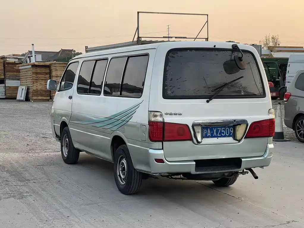 Jinbei Hiace 2.0 L Luxury V19