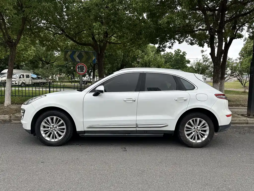 Zotye SR9 2.0 T Auto Ultimate Heart