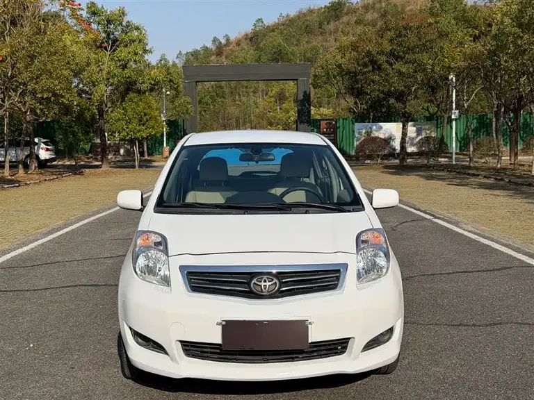 Toyota Yaris 1.6 E Auto Charm Motion
