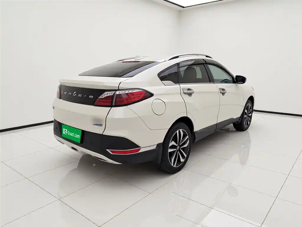 Venucia T90 2.0 L CVT Smart Style