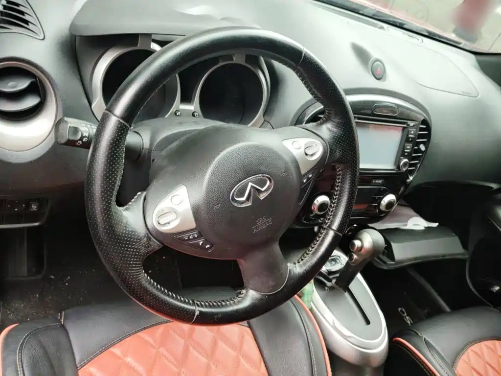 Infiniti ESQ 1.6 L Personality