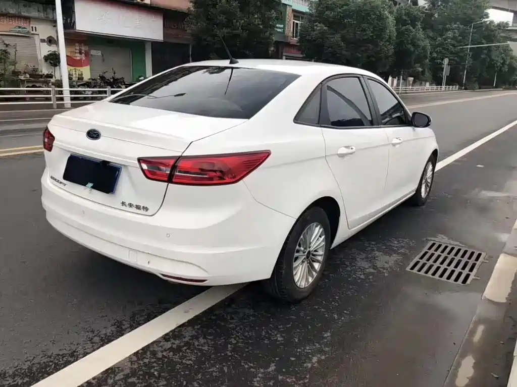 Escort Facelift 1.5 L Manual Comfort