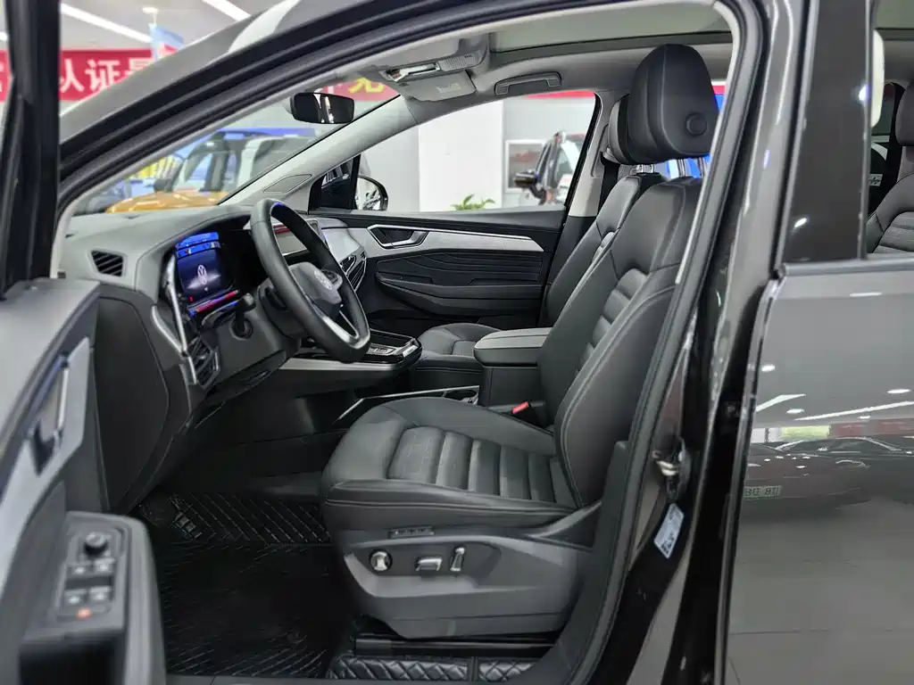 Talagon 380 TSI 4 WD Luxury Premium Realm Pro 6-seat
