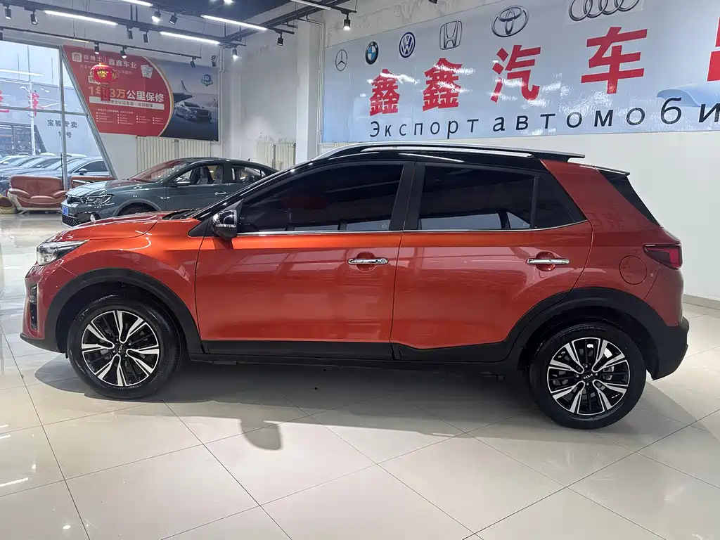 Stonic 1.4 L CVT Fun Enjoyment Sunroof