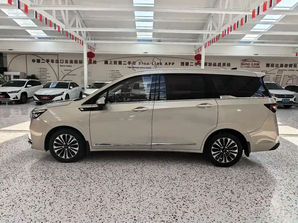 Wuling Jiachen 1.5 T CVT Premium Flagship