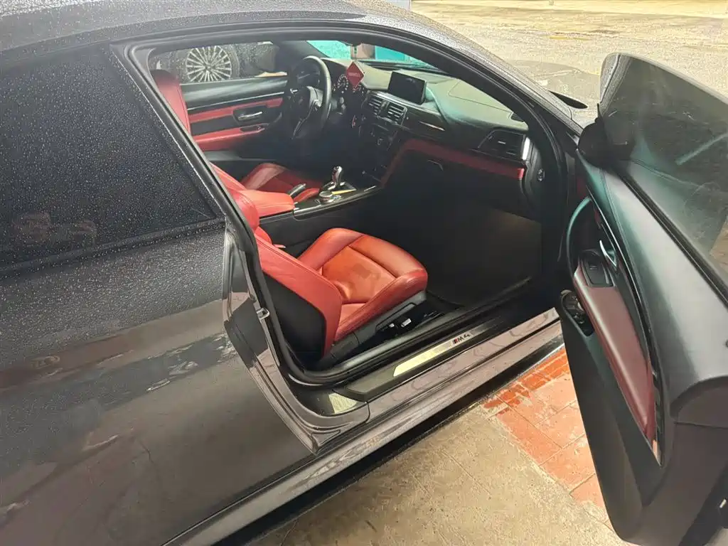 BMW M4 M4 2-door Coupe Racing