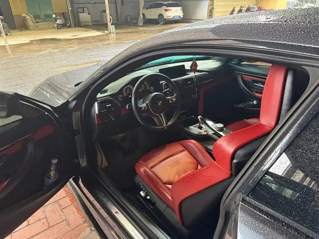 BMW M4 M4 2-door Coupe Racing
