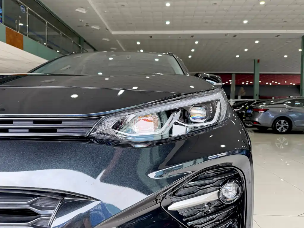 Wildlander 2.0 L CVT 2 WD Luxury PLUS